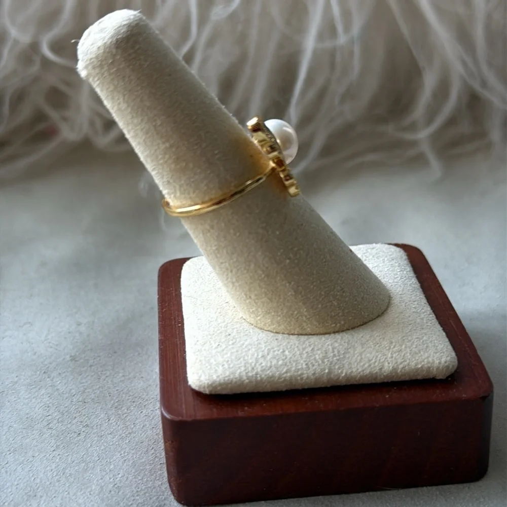 Stunning White Round Freshwater Pearl Ring 🦋 - Picture 4 of 4